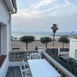 En La Playa. Free Parking. Free Wifi L' Escala